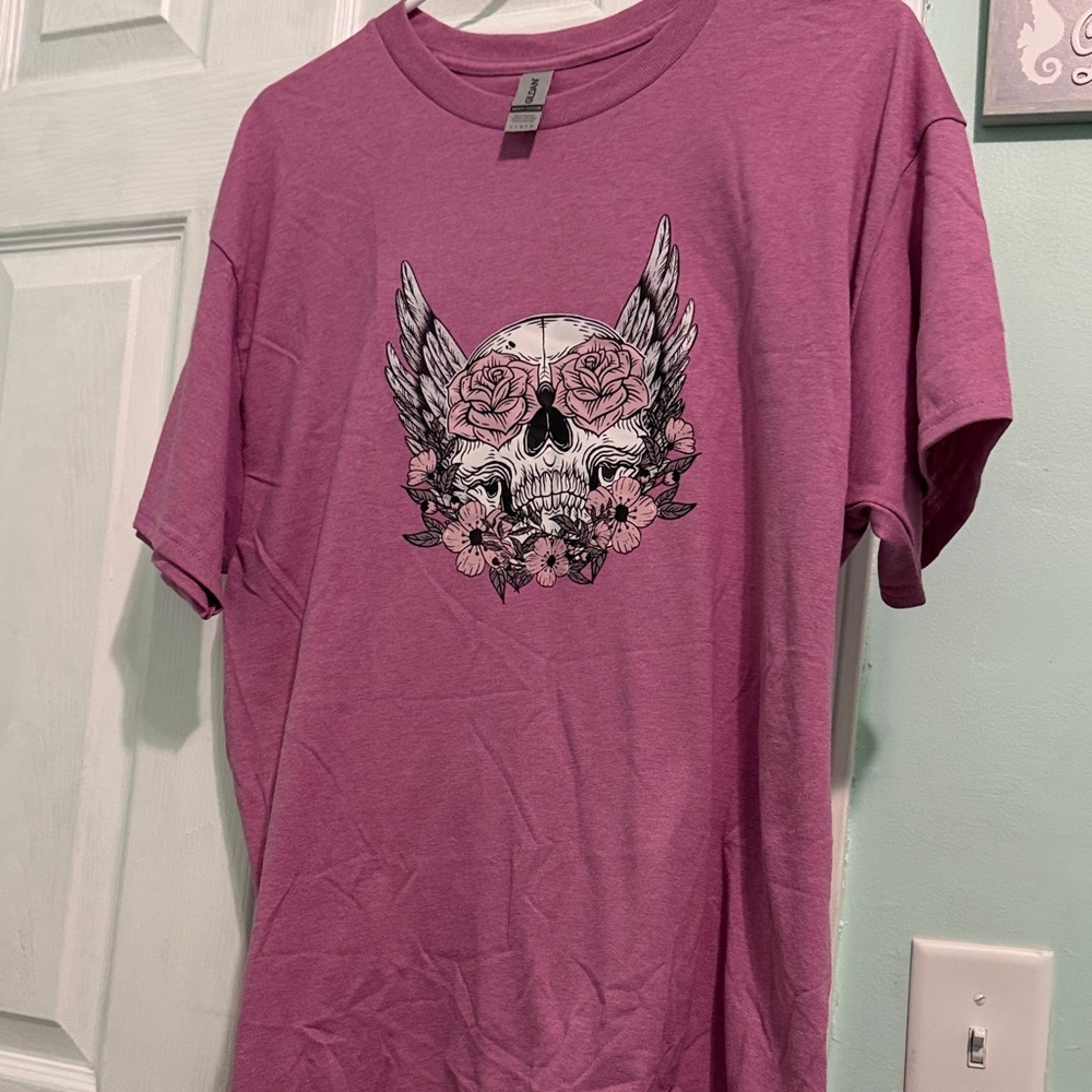 🌹Gildan Pink Skull Graphic Tee .NWOT
